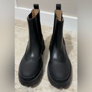 COACH

Jayla Chelsea Leather Ankle Boots (Size 8.5 B).
